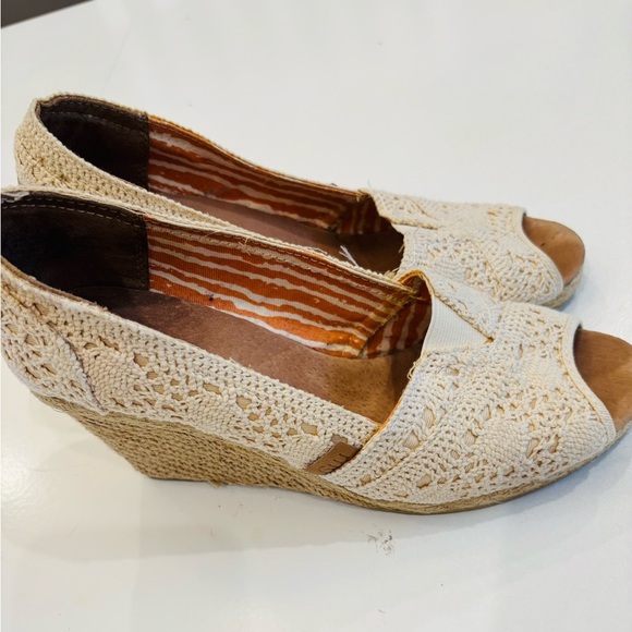 Madden Girl Cream Crochet Wedge Shoes size 8 - Picture 7 of 12
